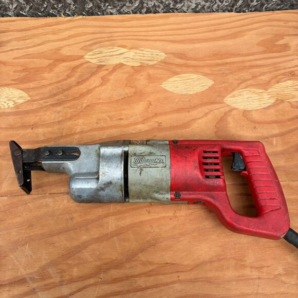 Milwaukee Sawzall 6507-21 Reciprocating Corded Electric Heavy Duty Saw - Picture 1 of 7
